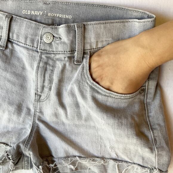 Old Navy Women Shorts 2 REGULAR Gray Denim Boyfriend Distressed Frayed Hem 2.5" - Picture 9 of 10